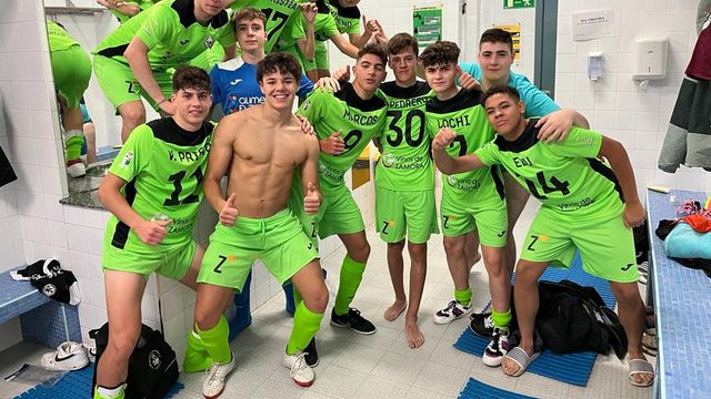La plantilla del River celebra el triunfo en Vigo