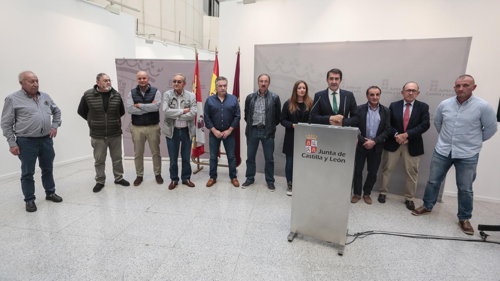 El consejero de Medio Ambiente, Vivienda y Ordenación del Territorio, Juan Carlos Suárez-Quiñones, presenta las nuevas actuaciones de depuración de aguas