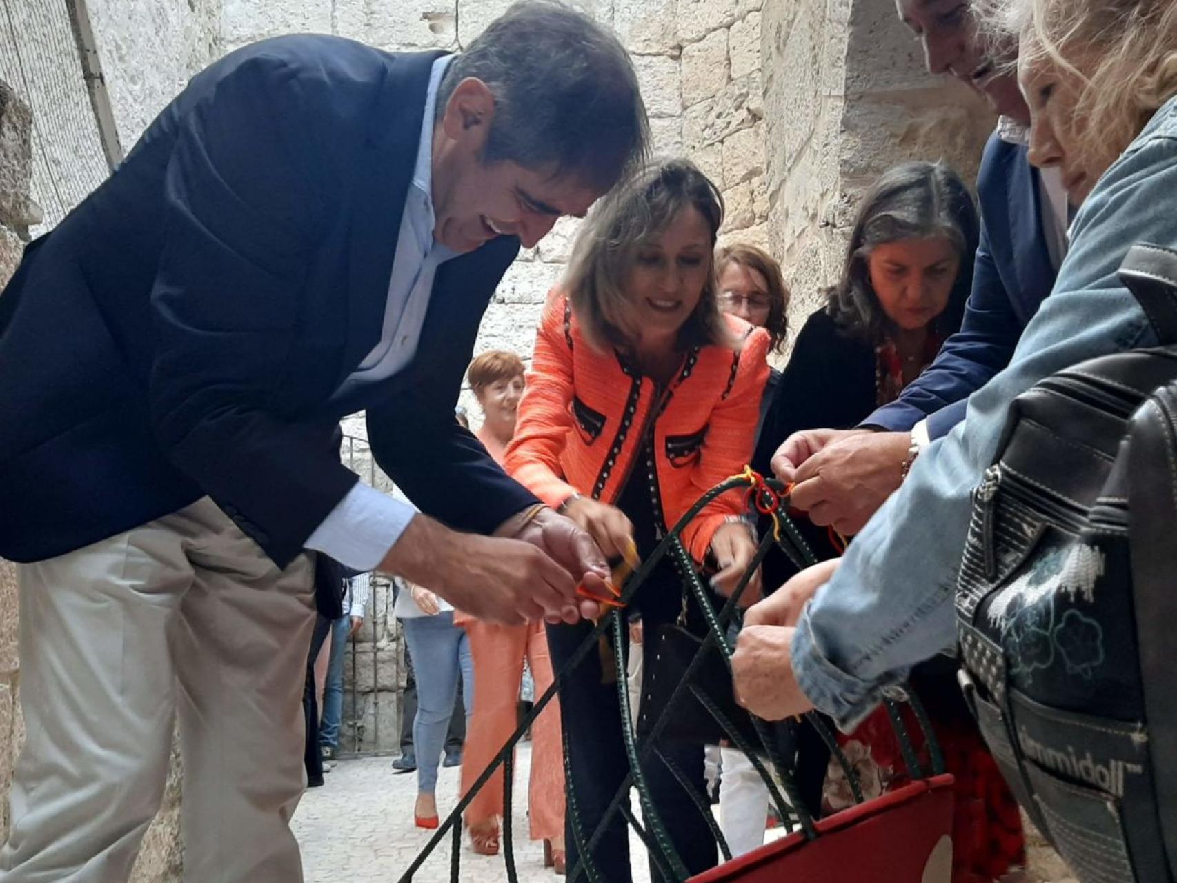 Se inaugura la exposición de arte contemporáneo 'Sinfonía' en el Castillo de Íscar