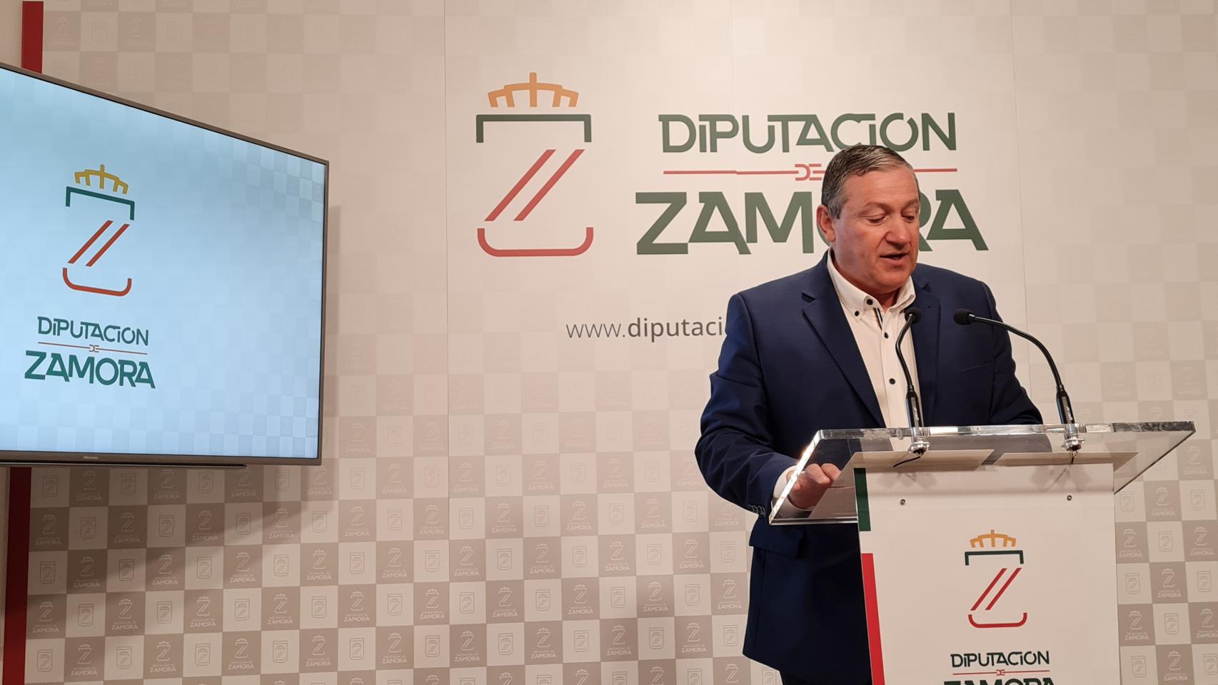 Javier Faúndez, vicepresidente tercero y diputado de Medio Ambiente y Obras Municipales, en la rueda de prensa