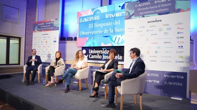 De izda a dcha; Ángel Horta, director de Sanidad de Minsait-Indra; Ana Hernando, government affairs director Vaccines GSK España; IP Nova, redactor de El Español; Elena Andradas, directora general de Salud Pública de la Comunidad de Madrid; y Ángel Horta, director de Sanidad de Minsait-Indra.