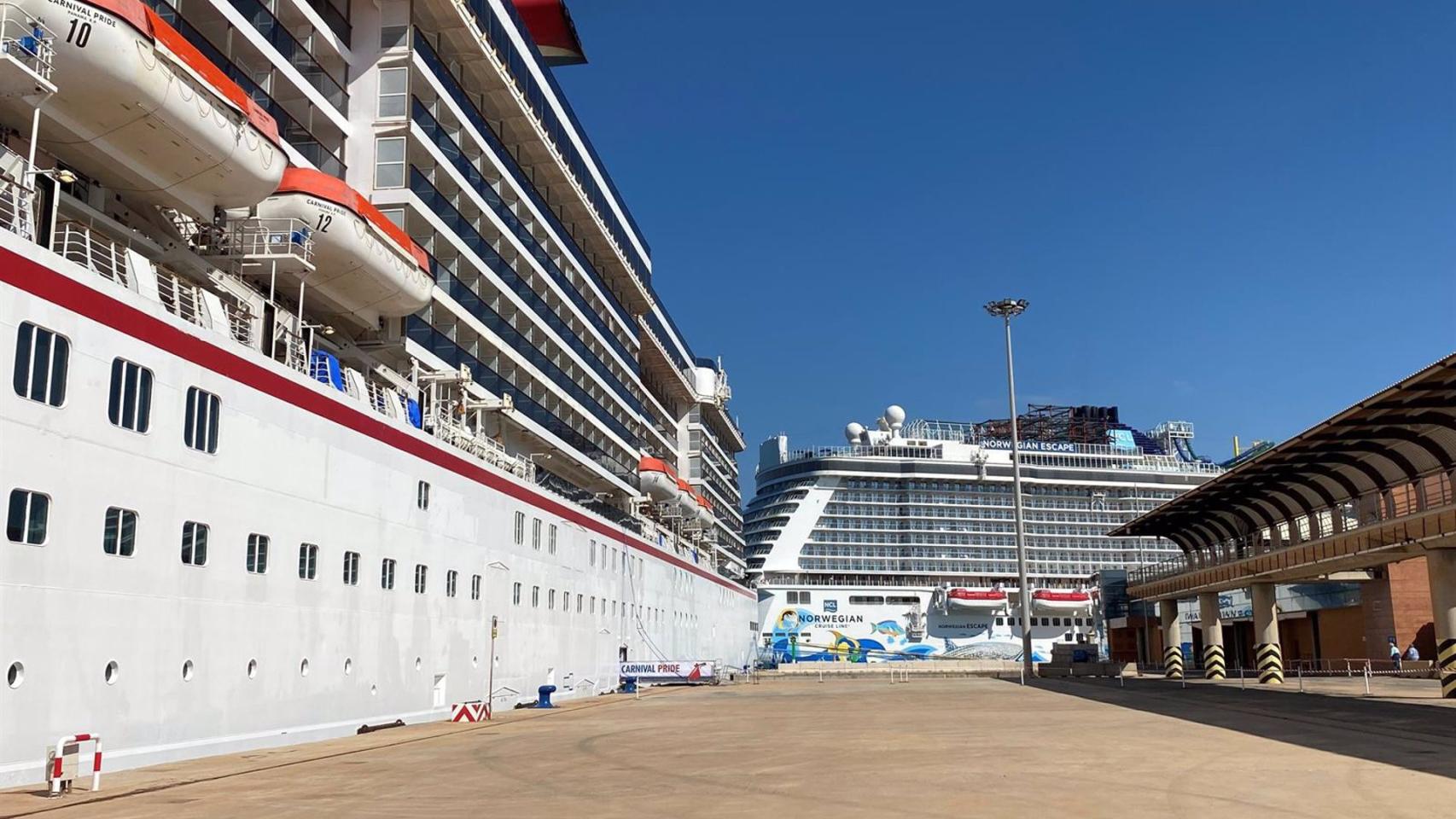 Atraque de cruceros en la terminal.