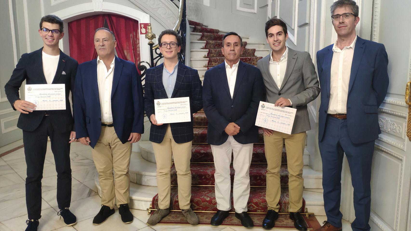 Imagen de la entrega del premio al equipo de la UVigo.