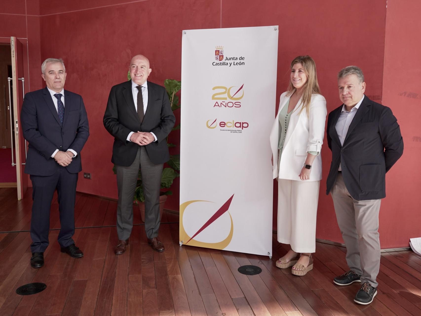 El consejero de la Presidencia, Jesús Julio Carnero, antes de la celebración del acto del XX aniversario de la Escuela de Administración Pública de Castilla y León (ECLAP).