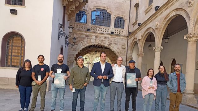 El diputado de Turismo, David Mingo, junto a Civitas y directores de teatro, en la presentación del Festival