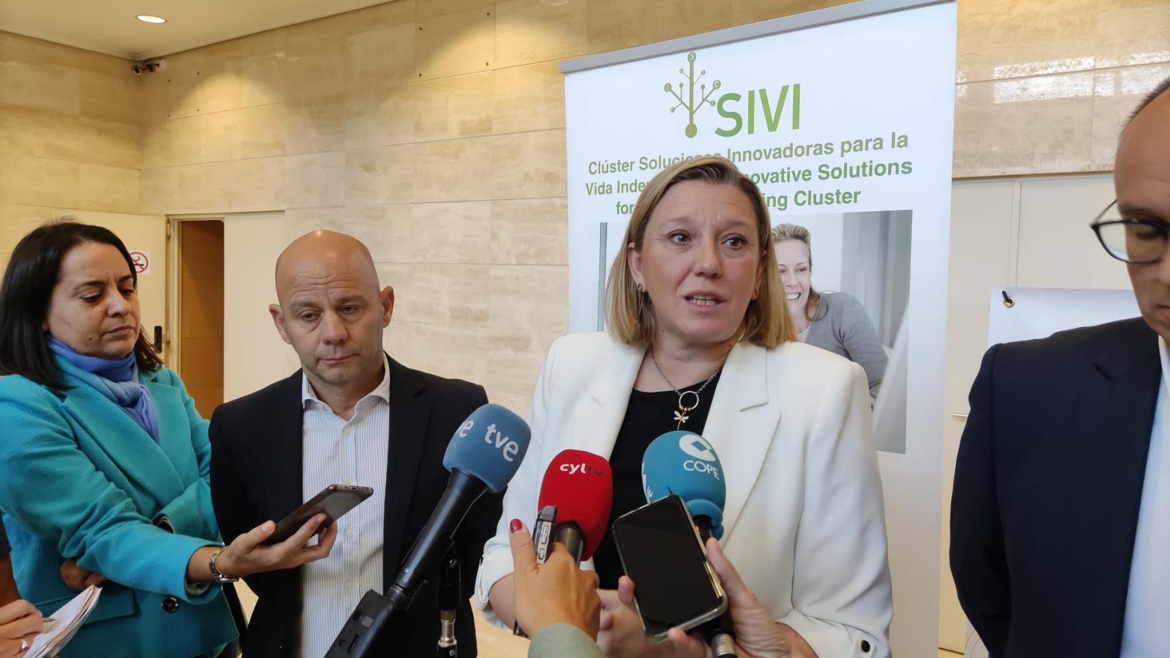 La consejera de Familia e Igualdad de Oportunidades, Isabel Blanco, durante la rueda de prensa