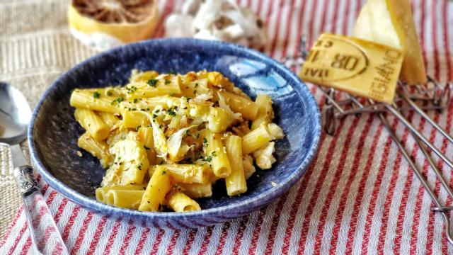 Pasta con coliflor y huevo, un plato único nutritivo y completo