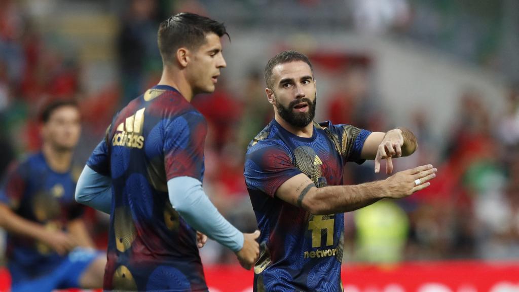 Álvaro Morata y Dani Carvajal, en un calentamiento de España