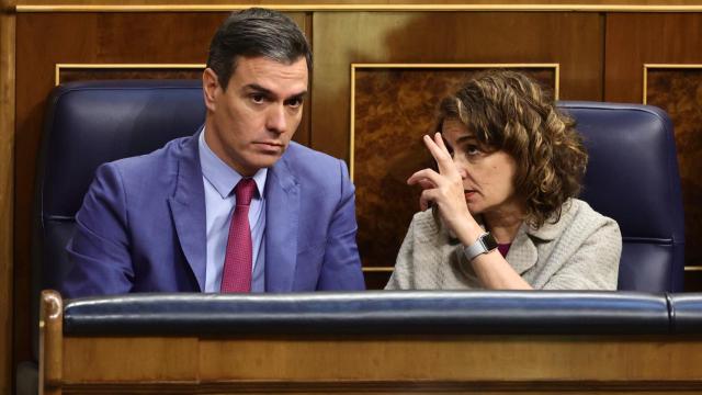 El presidente del Gobierno, Pedro Sánchez, y la ministra de Hacienda, María Jesús Montero.