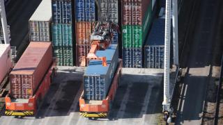 La innovación y la digitalización de los puertos facilitación y la mejora de la eficiencia, la seguridad y la sostenibilidad del sector del comercio.