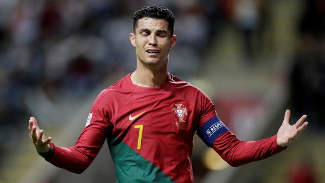 Cristiano Ronaldo se lamenta durante el España - Portugal.