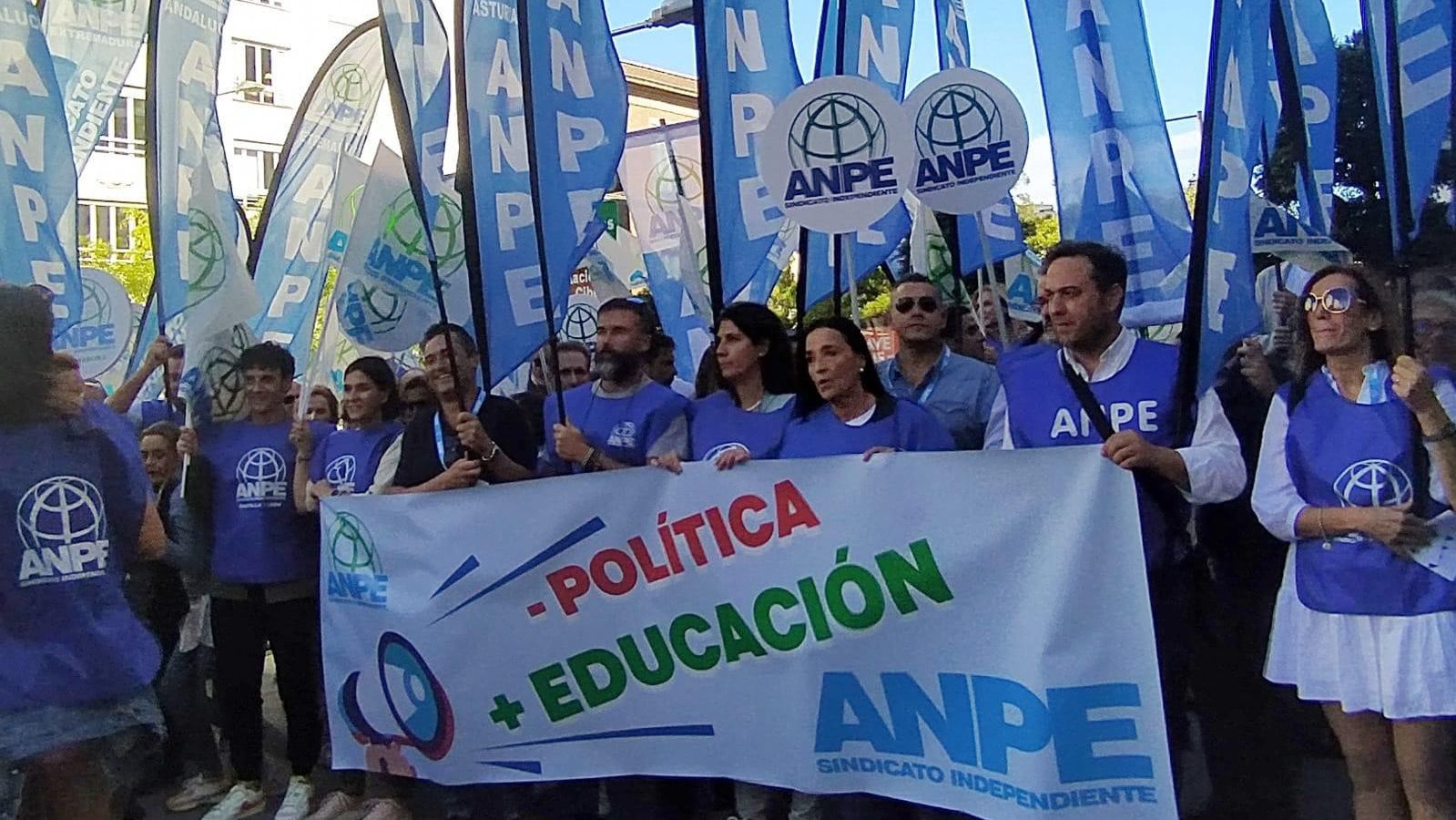 Protesta de ANPE frente al Congreso de los Diputados.