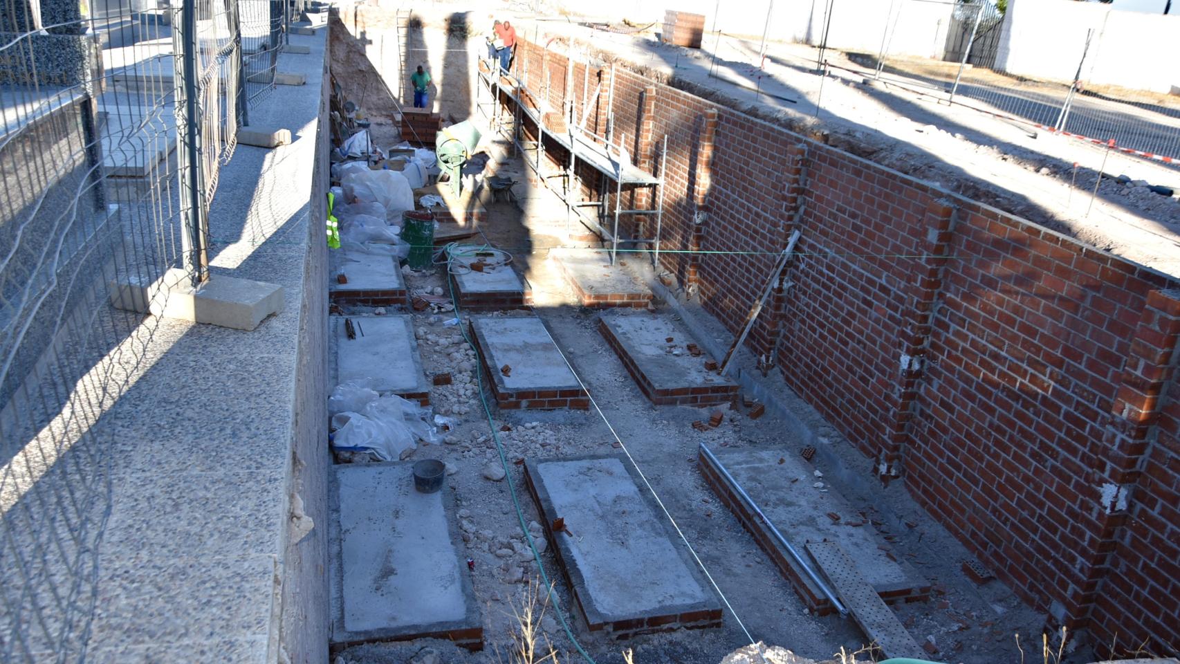 Las nuevas sepulturas que se están construyendo en el cementerio de Daimiel (Ciudad Real).