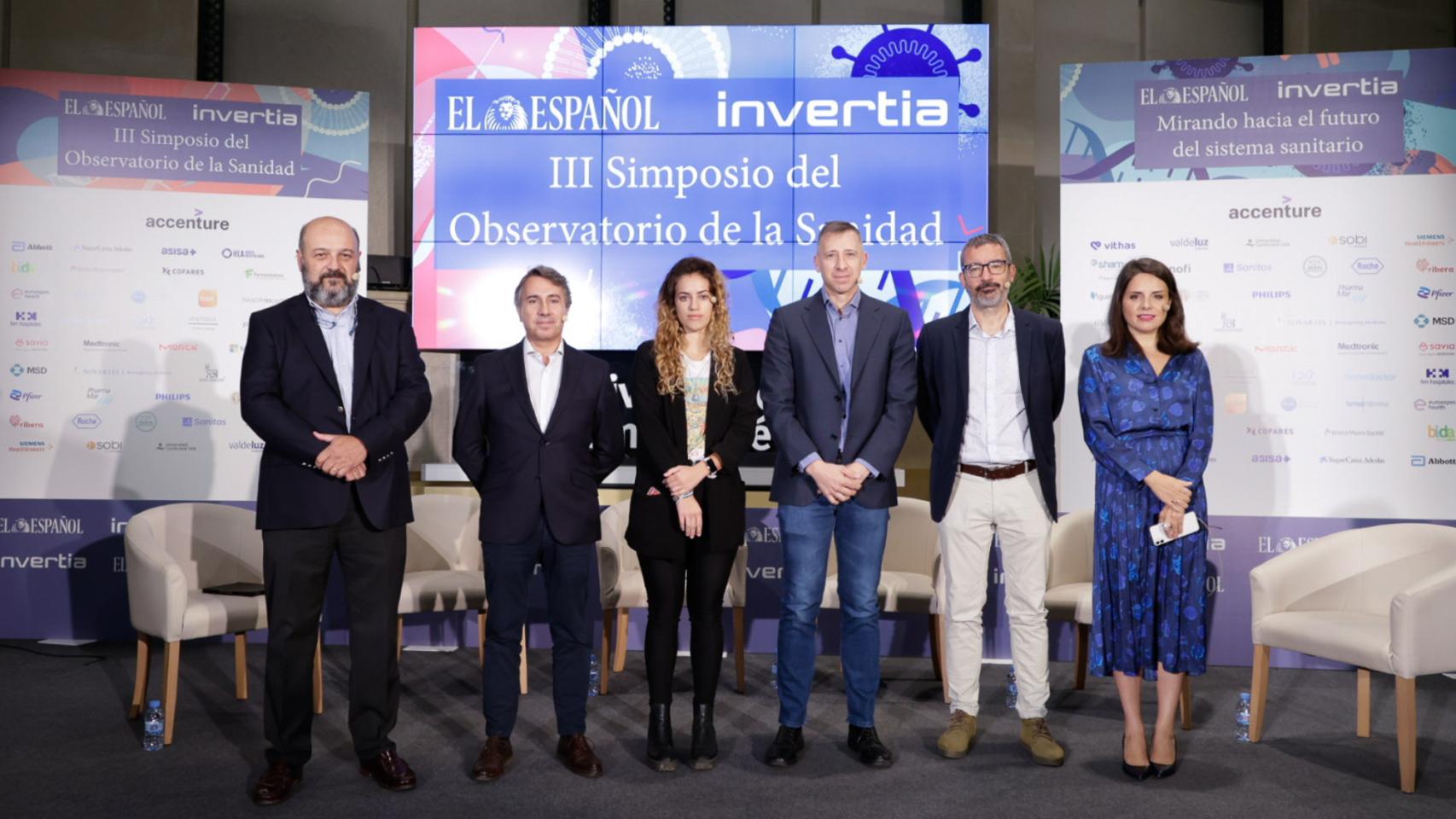 De izquierda a derecha; Francisco José Perales, director médico del Hospital Digital Quirónsalud; Gonzalo Suan Mejías, digital hospital solution sales manager de Sham-Grupo Relyens; Sandra Viñas, redactora de D+I-EL ESPAÑOL;