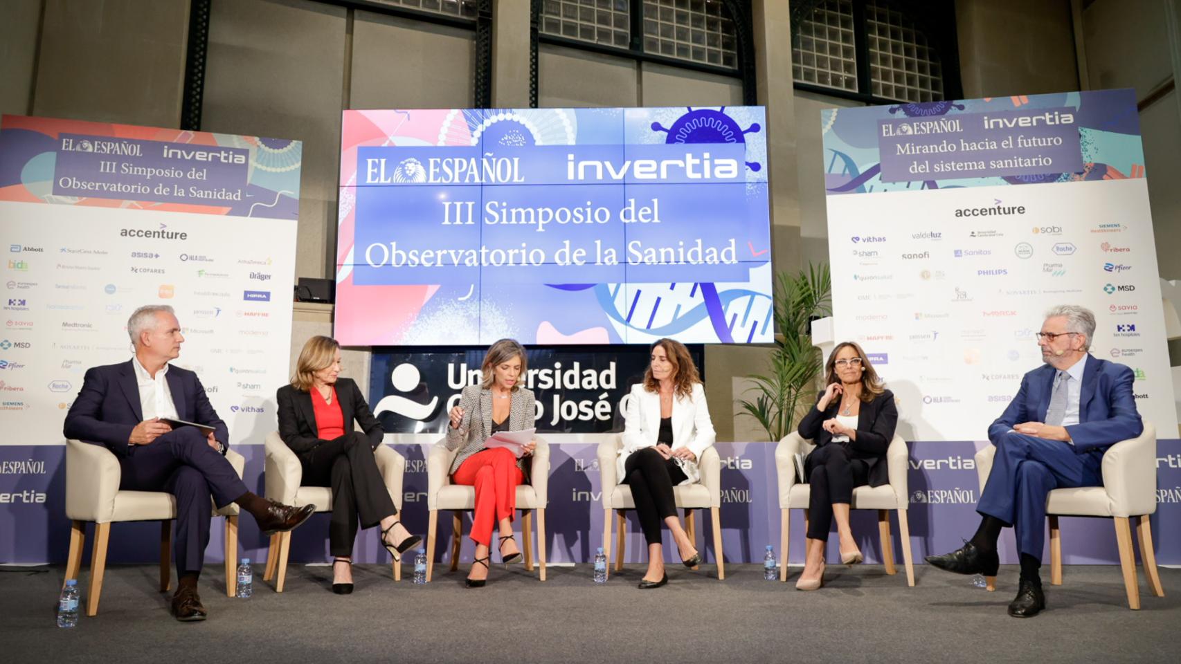 Los participantes en la mesa redonda del III Observatorio de la Sanidad de EL ESPAÑOL.