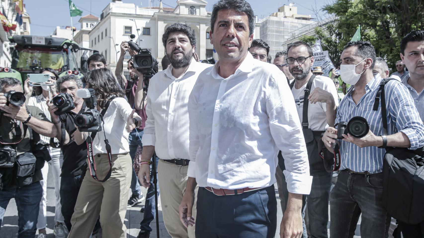 Fernando López Miras y Carlos Mazón apoyando a los regantes y el trasvase Tajo-Segura en Alicante.