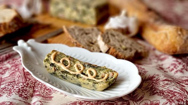 Pastel de acelgas y bacon, una receta para que todos adoren comer verduras