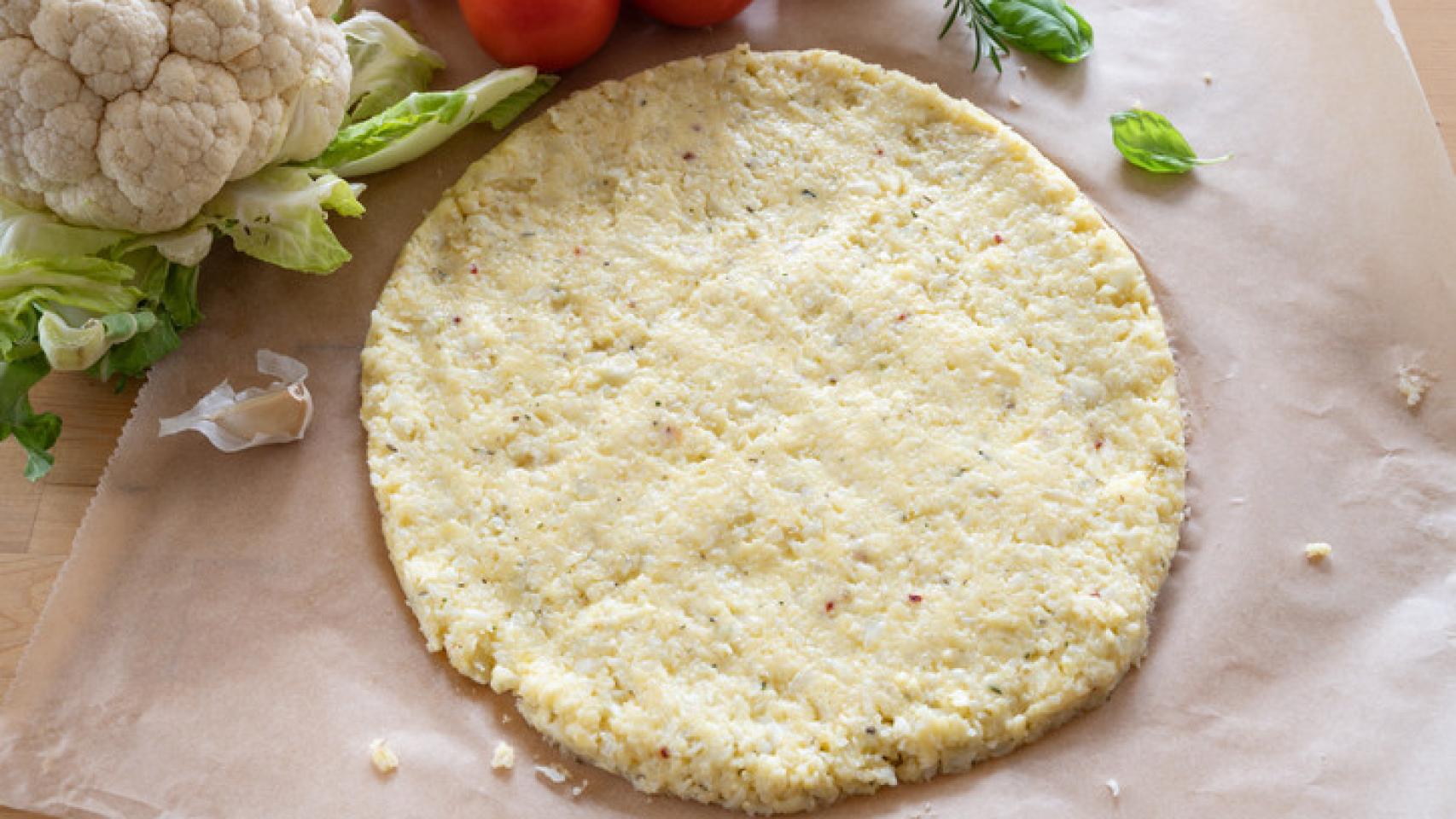Masa de pizza de coliflor (sin harina), ¡una versión más ligera!