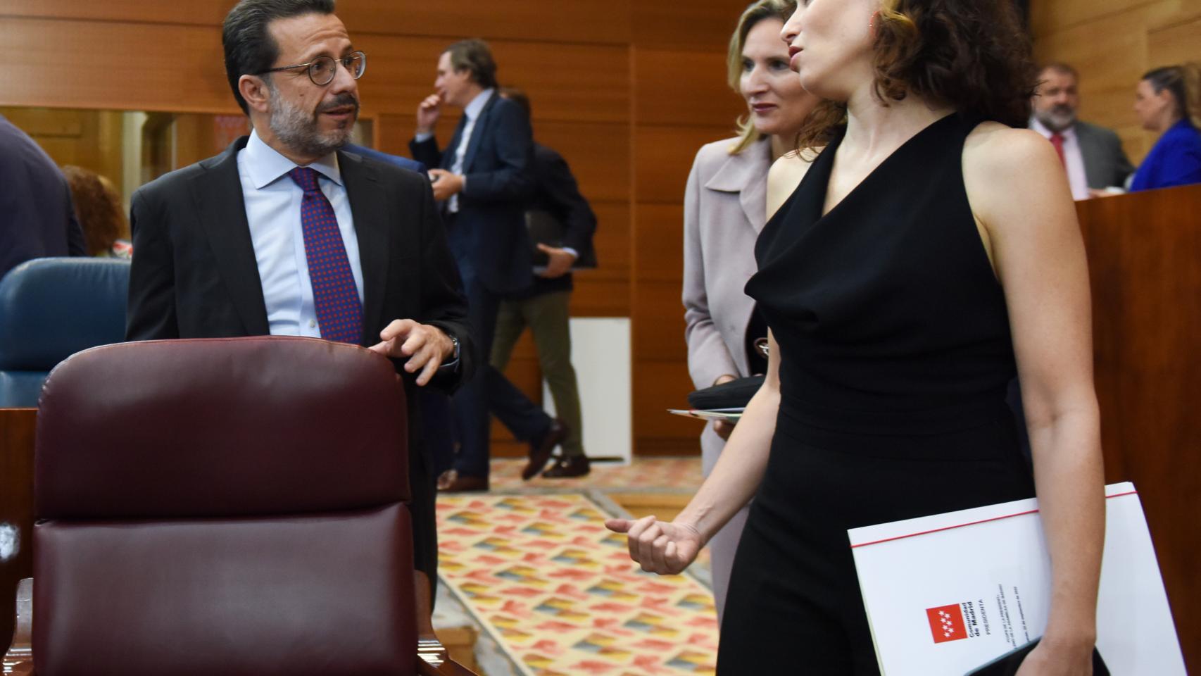 El consejero de Economía de la Comunidad de Madrid, Javier Fernández-Lasquetty, junto a Isabel Díaz Ayuso.