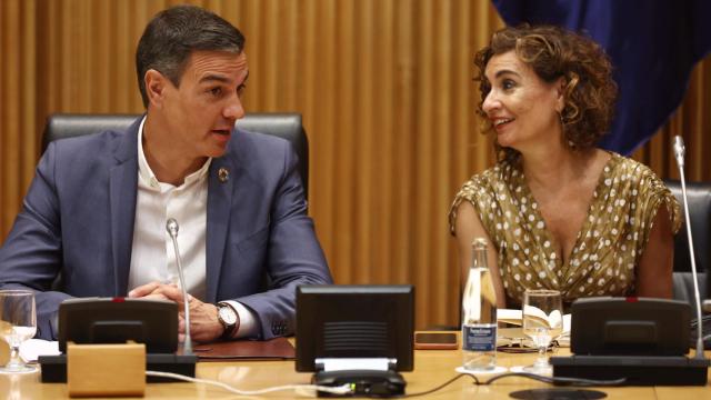 Pedro Sánchez y María Jesús Montero, durante la última reunión del Grupo Socialista del Congreso.
