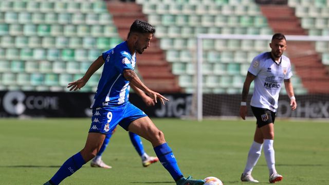 Alberto Quiles en un lance del partido ante el Mérida.