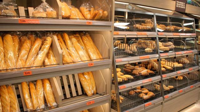 Los productos de panadería de un supermercado de Mercadona.