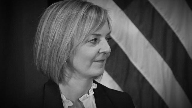 El aspirador del dólar, el desplome ¿de la libra? y Trussonomics