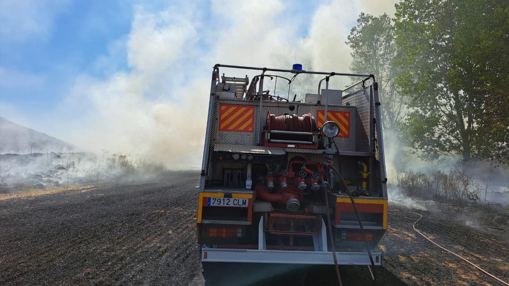 Los Bomberos de la Diputación de Valladolid trabajando en el lugar