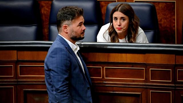 La ministra de Igualdad, Irene Montero, y el portavoz de ERC en el Congreso, Gabriel Rufián.