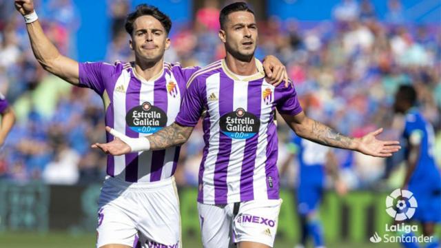 Álvaro Aguado y Sergio León celebran uno de los tantos