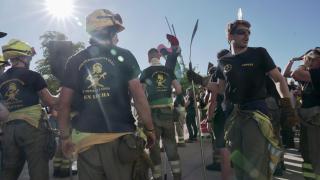La Asociación de Trabajadores de Incendios Forestales de Castilla y León (ATIFCYL) celebra una manifestación para reivindicar un dispositivo de prevención y extinción continuo, en una protesta que parte de la sede de las Cortes, donde coinciden con la llegada de la Marcha Antorcha que salió esta semana de Villardeciervos (Zamora).
