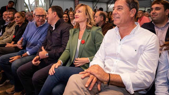 Touriño, en la Festa Socialista, junto con otros dirigentes del partido.