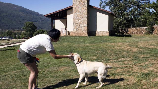 Un turista en una casa rural.