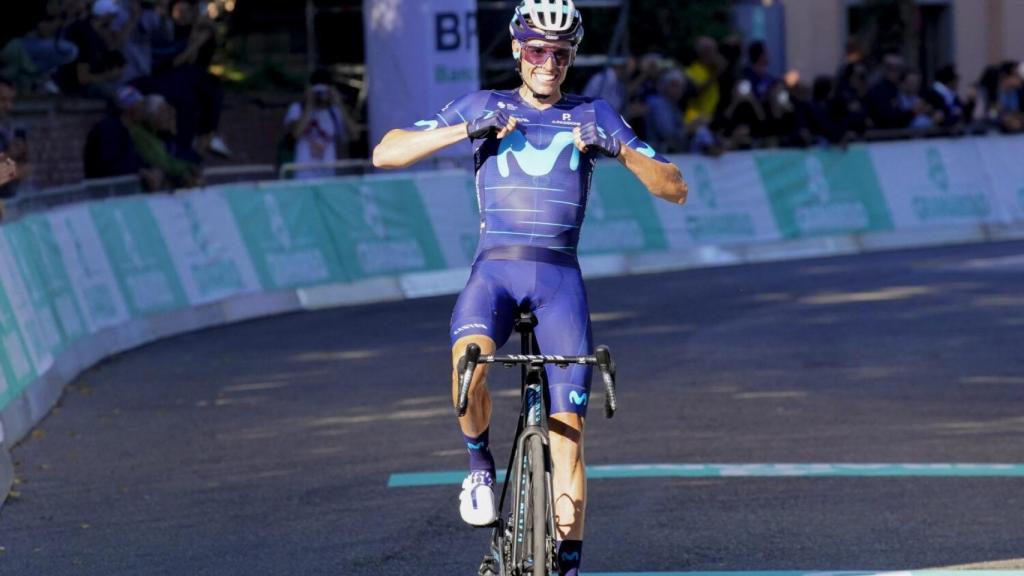 Enric Mas celebra su victoria en el Giro dell’Emilia