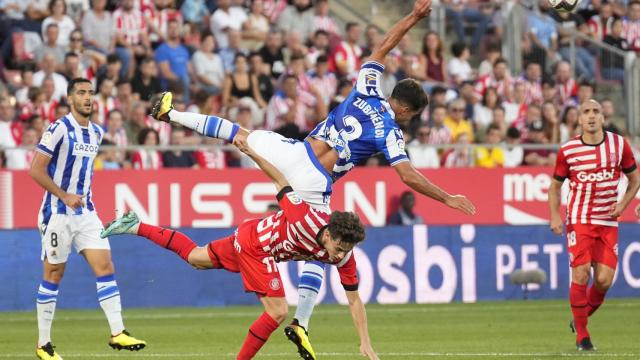 Riquelme y Zubimendi, en el partido entre Girona y Real Sociedad.