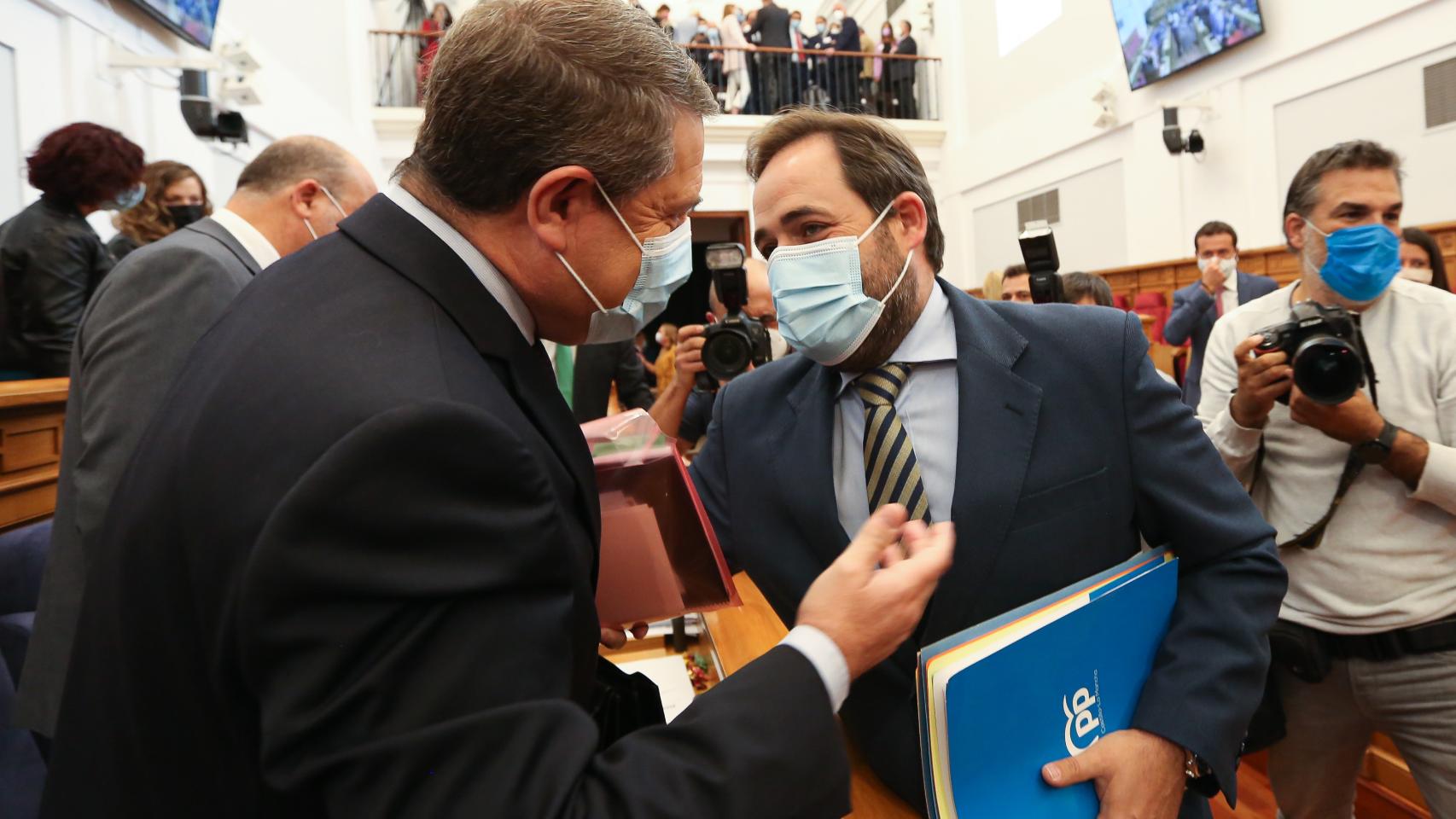 Emiliano García-Page y Paco Núñez antes del Debate sobre el Estado de la Región de 2021.