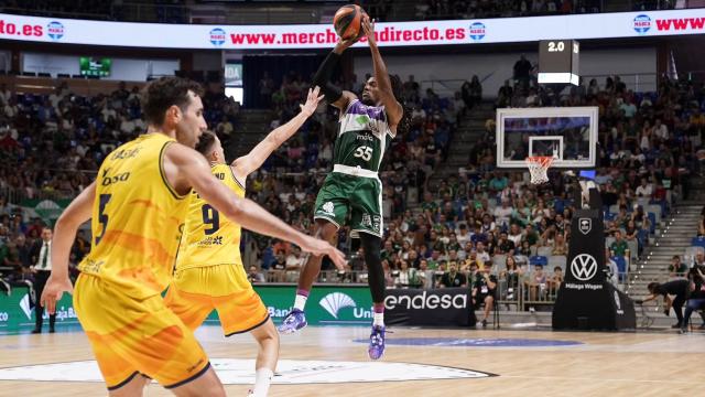 Kendric Perry lanza a canasta en el Unicaja-Gran Canaria