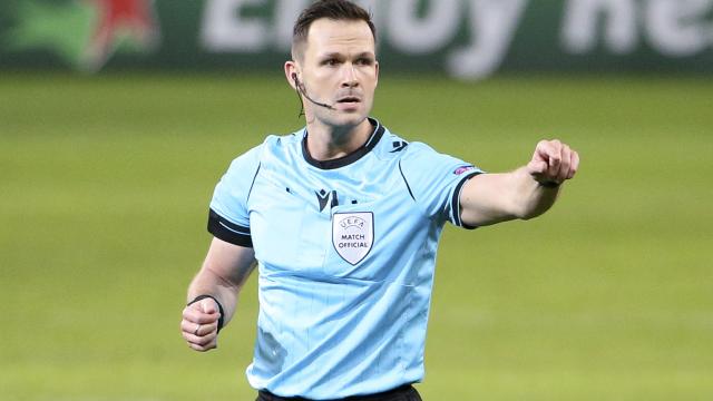 Ivan Kruzliak, árbitro de Eslovaquia de la UEFA