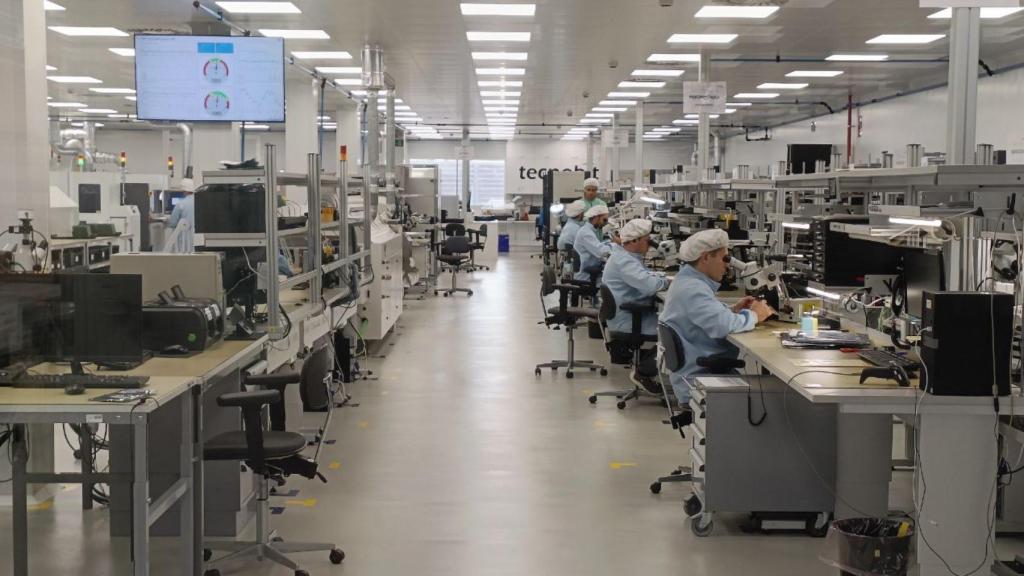 Línea de producción y control de tarjetas electrónicas