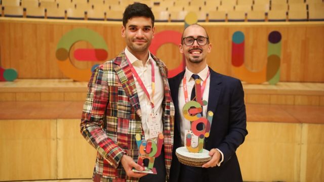 Guillermo Fernández, mejor orador universitario, y Jesús Henares, integrante del equipo de la Universidad de Málaga.