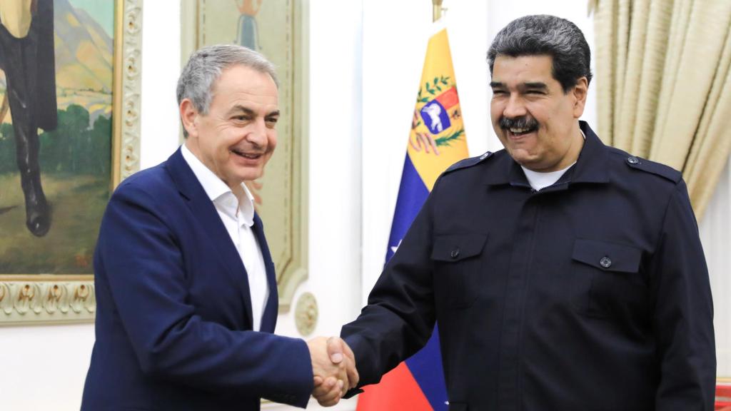 El expresidente del Gobierno José Luis Rodríguez Zapatero, junto a Nicolás Maduro en Venezuela, en 2022.