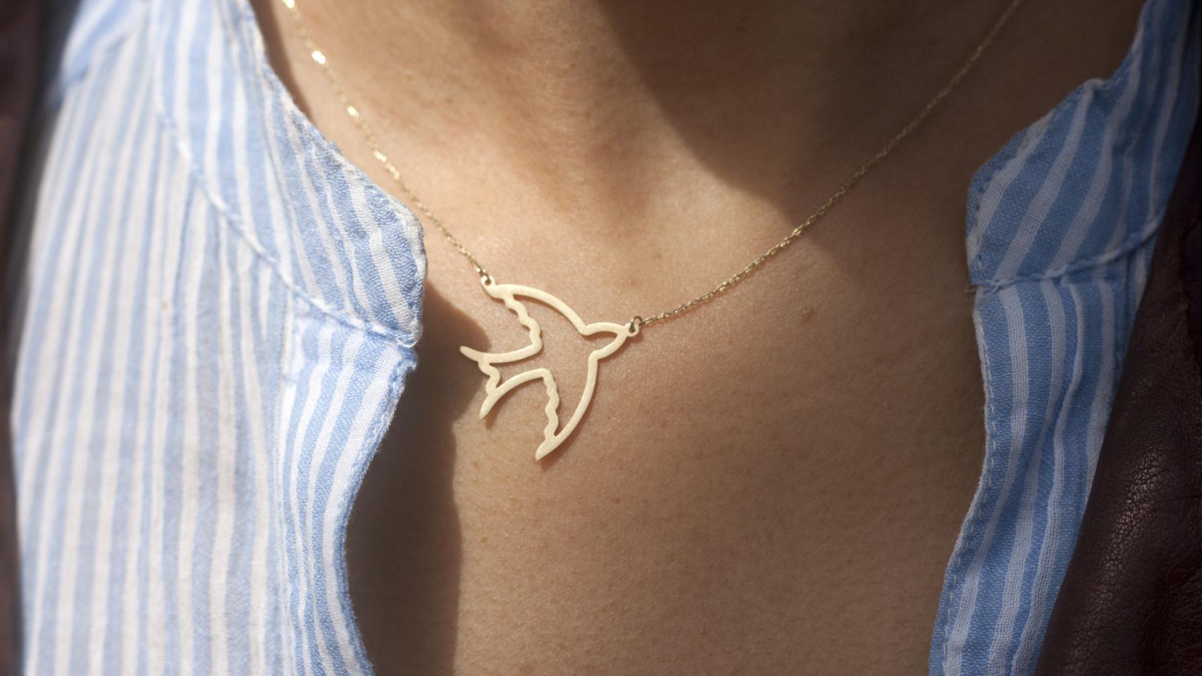 Collares, anillos y otras joyas minimalistas.