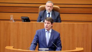 El presidente de la Junta,  Fernández Mañueco, en las Cortes