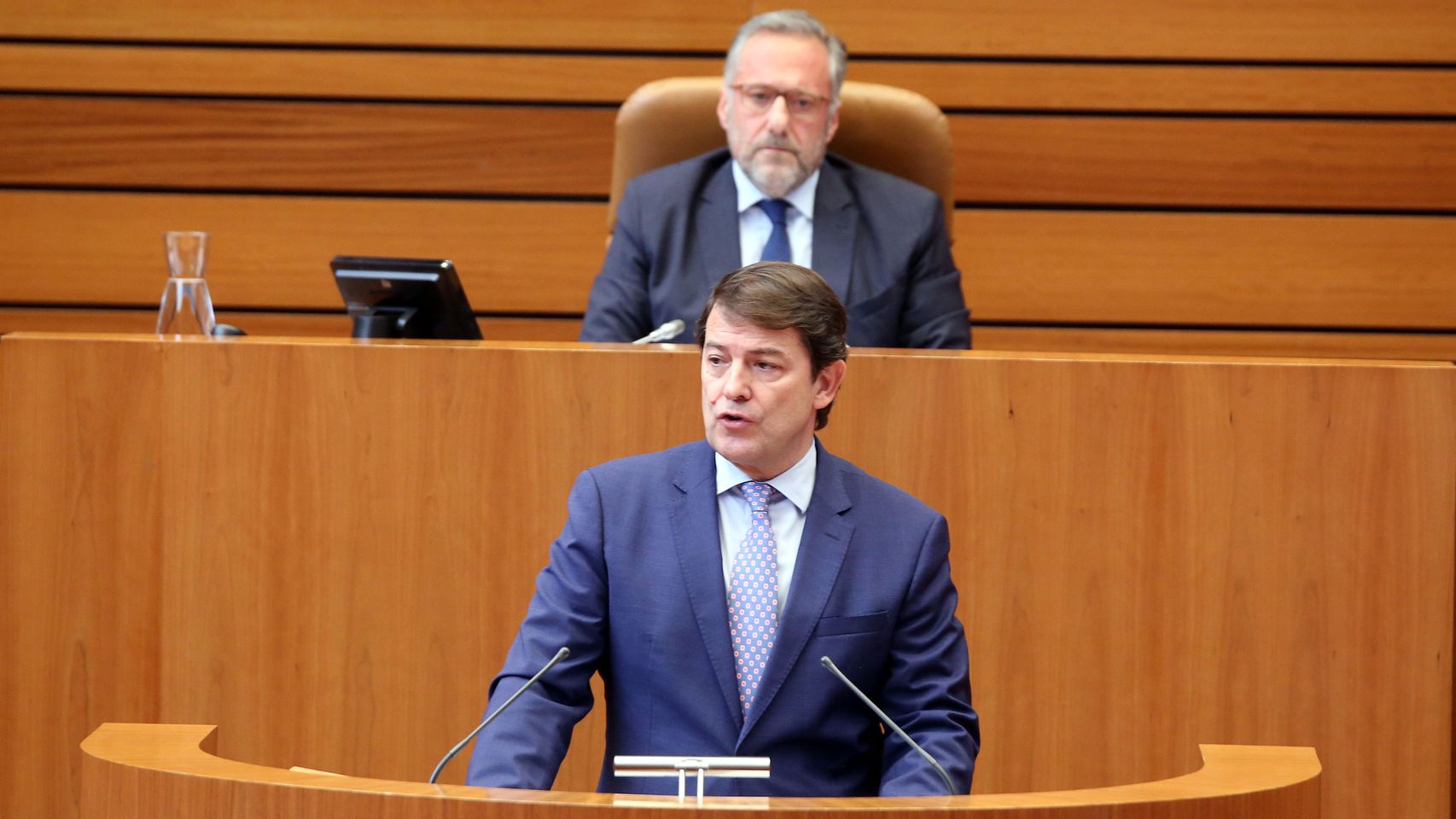 El presidente de la Junta,  Fernández Mañueco, en las Cortes