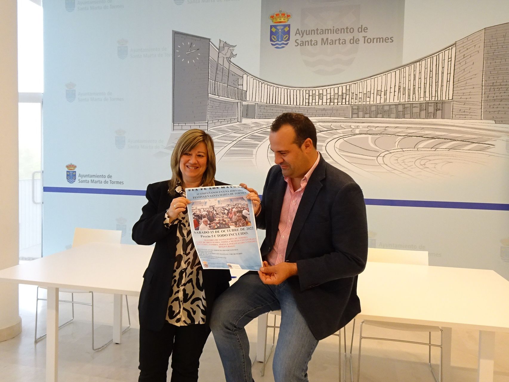 El alcalde, David Mingo, y la concejala de Mayores, Esther Casado, presentan las actividades