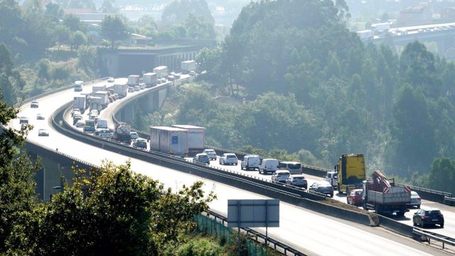 Retenciones en la AP-9, en las inmediaciones del Instituto Ferial de Vigo,.