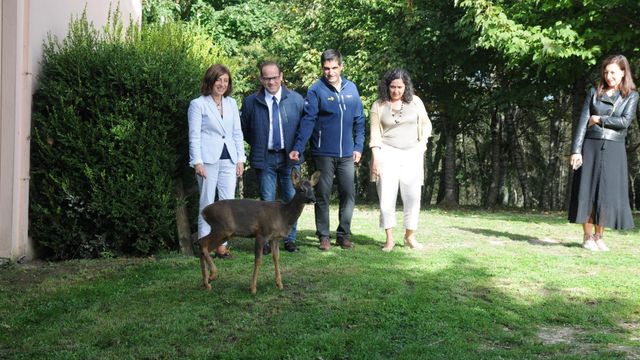 La conselleira de Medio Ambiente, Ángeles Vázquez, visita el centro de recuperación de fauna salvaje de Maceda.