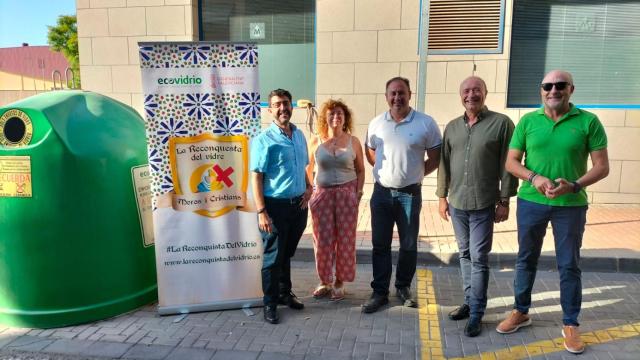 El Campello participa en una iniciativa por el reciclaje en Moros y Cristianos.