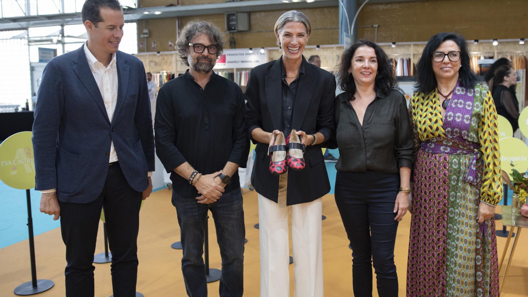 Laura Sánchez, en Futurmoda con el alcalde de Elda y otras personalidades.