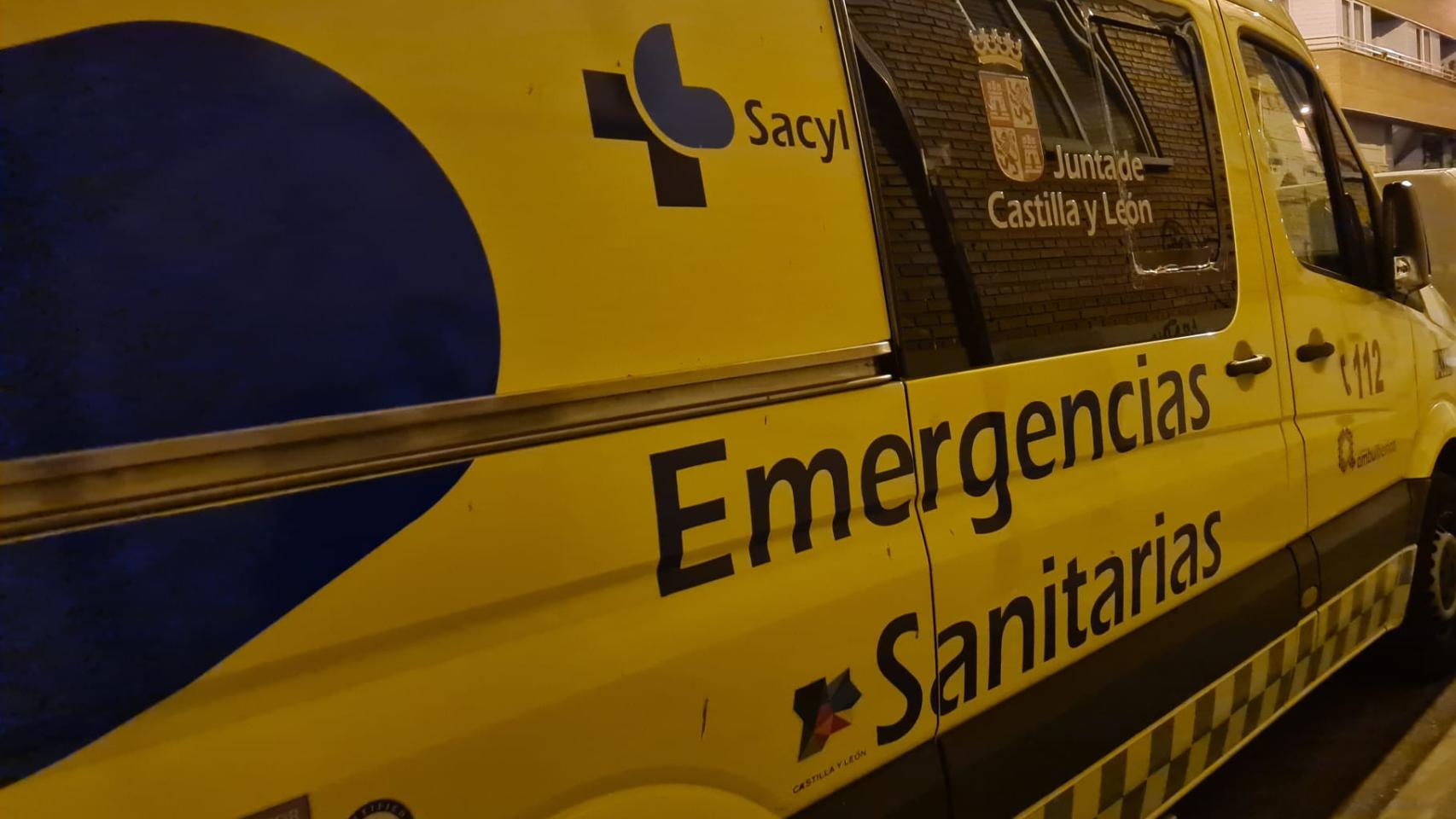 Una ambulancia del 122 por la noche